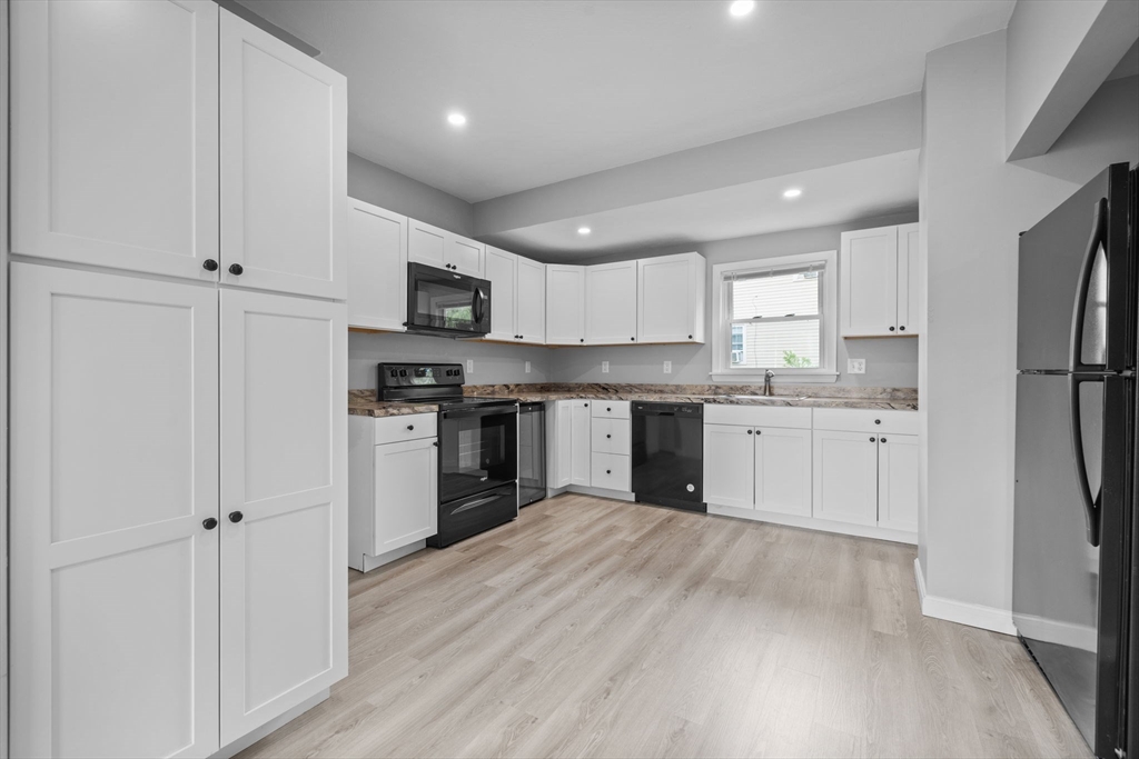 3 bed, 1 bath apartment for rent at 28 Greenwood Ave, Weymouth — photo 3 of 32