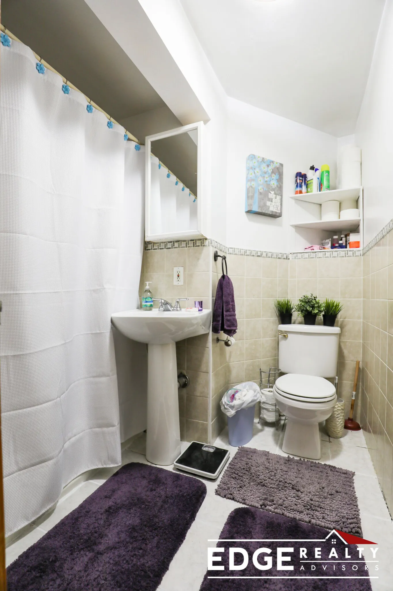 5 bed, 2 bath apartment for rent at 28 Greylock Rd Unit 1, Allston — photo 6 of 12