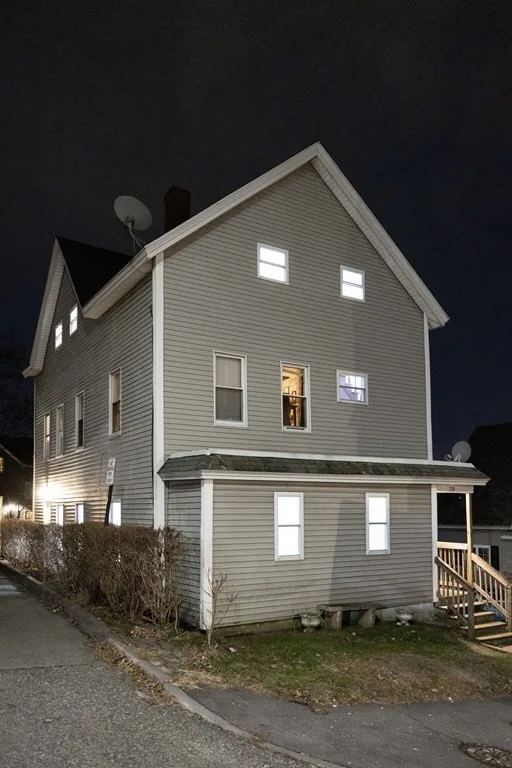 2 bed, 1 bath apartment for rent at 28 Harlem St Unit 1, Worcester — photo 1 of 16