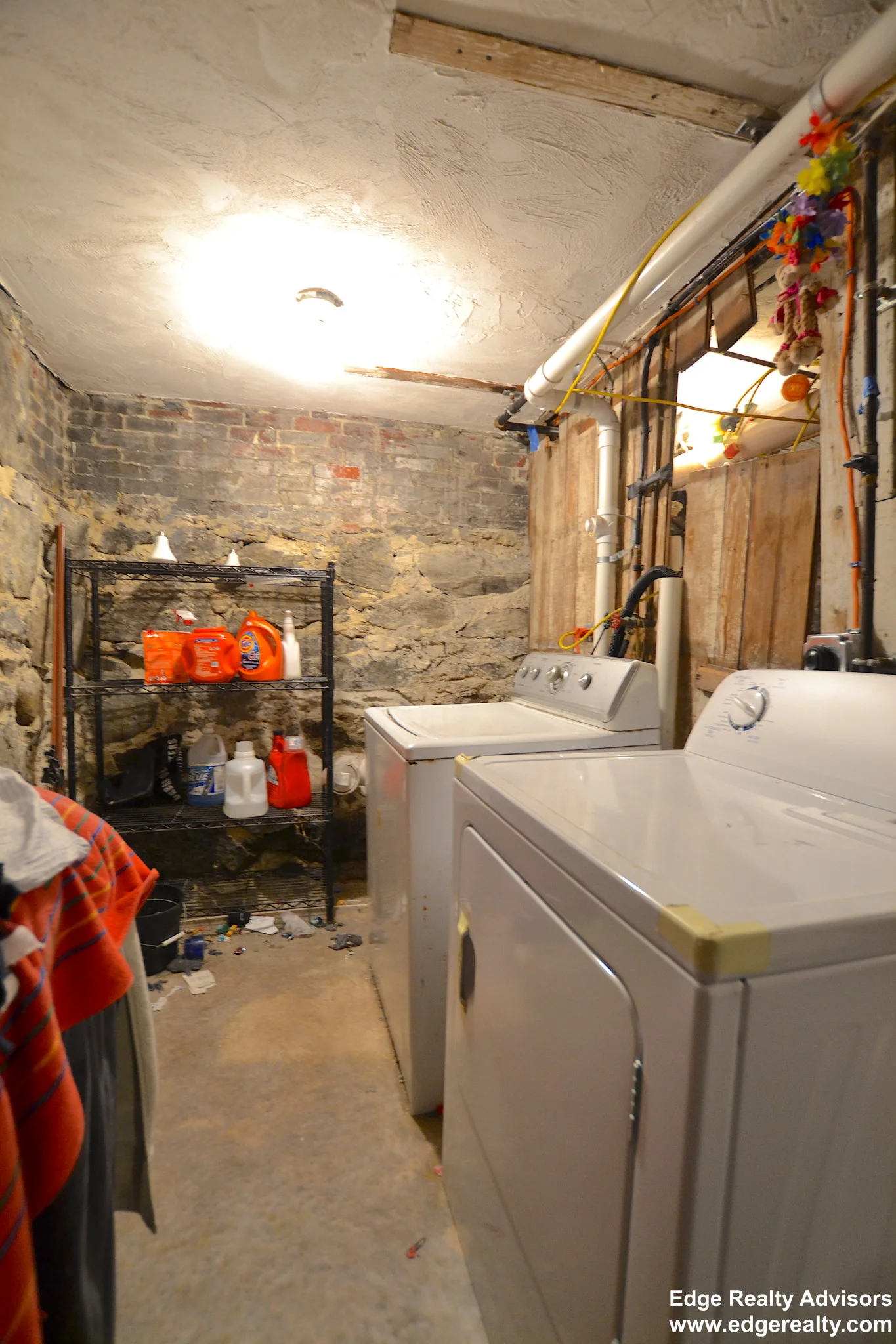 5 bed, 2 bath apartment for rent at 28 Highgate St Unit 1, Allston — photo 16 of 16