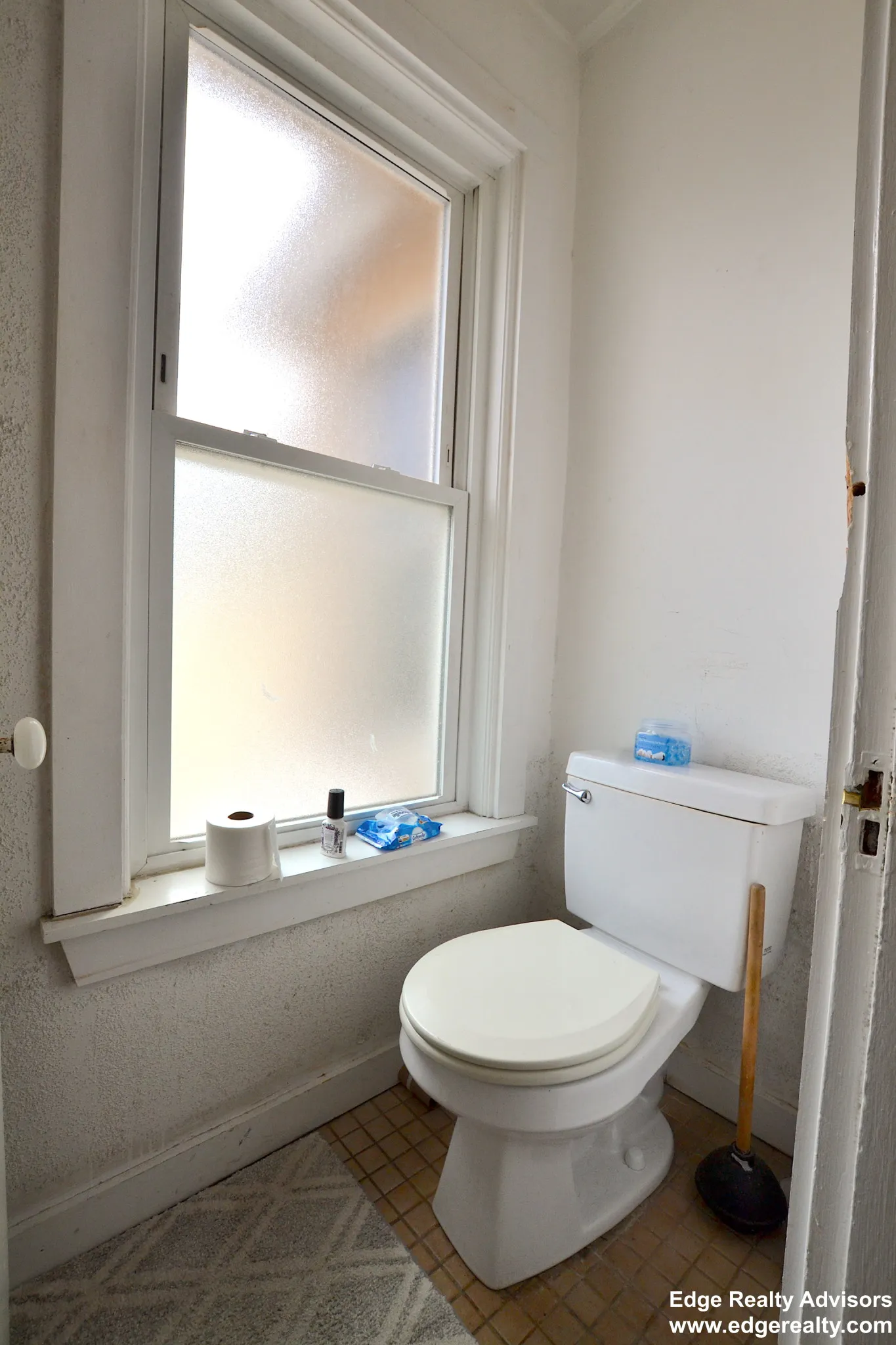 5 bed, 2 bath apartment for rent at 28 Highgate St Unit 1, Allston — photo 15 of 16