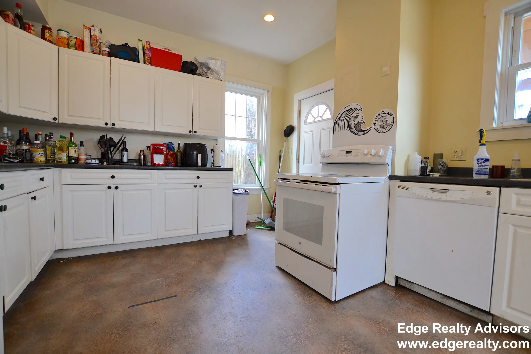 5 bed, 2 bath apartment for rent at 28 Highgate St Unit 1, Allston — photo 2 of 16