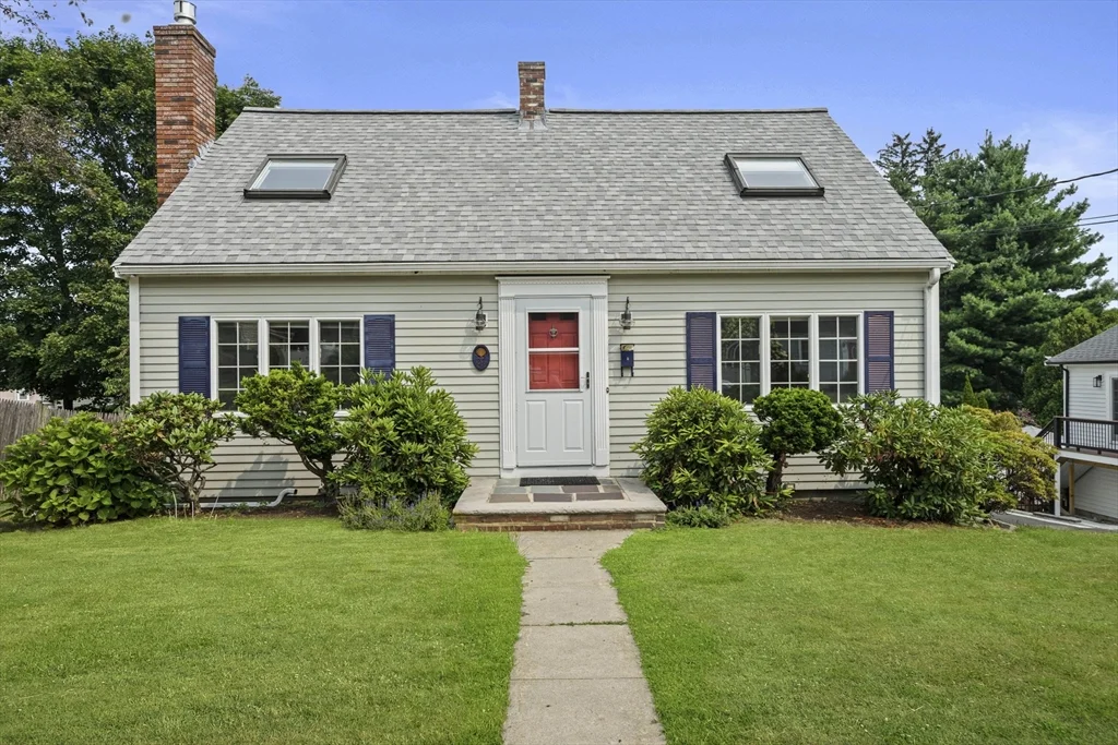 3 bed, 2 bath apartment for rent at 28 Hillside Ave, Stoneham — photo 1 of 36