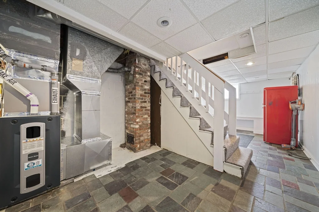3 bed, 2 bath apartment for rent at 28 Hillside Ave, Stoneham — photo 29 of 36