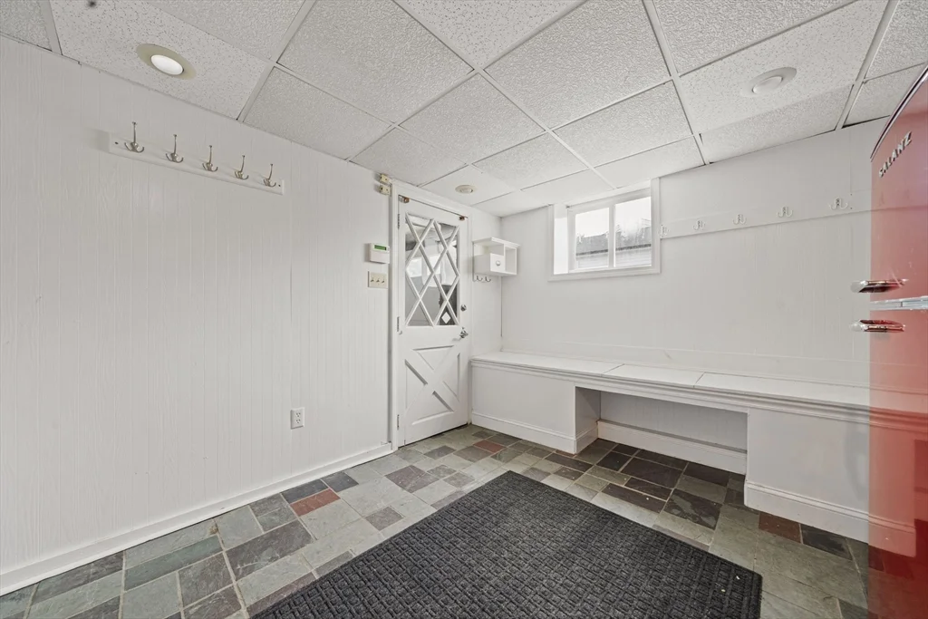 3 bed, 2 bath apartment for rent at 28 Hillside Ave, Stoneham — photo 28 of 36