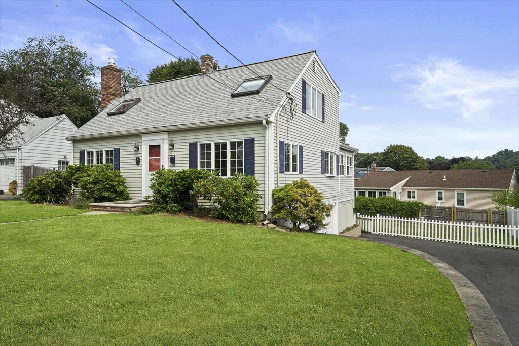 3 bed, 2 bath apartment for rent at 28 Hillside Ave, Stoneham — photo 3 of 36
