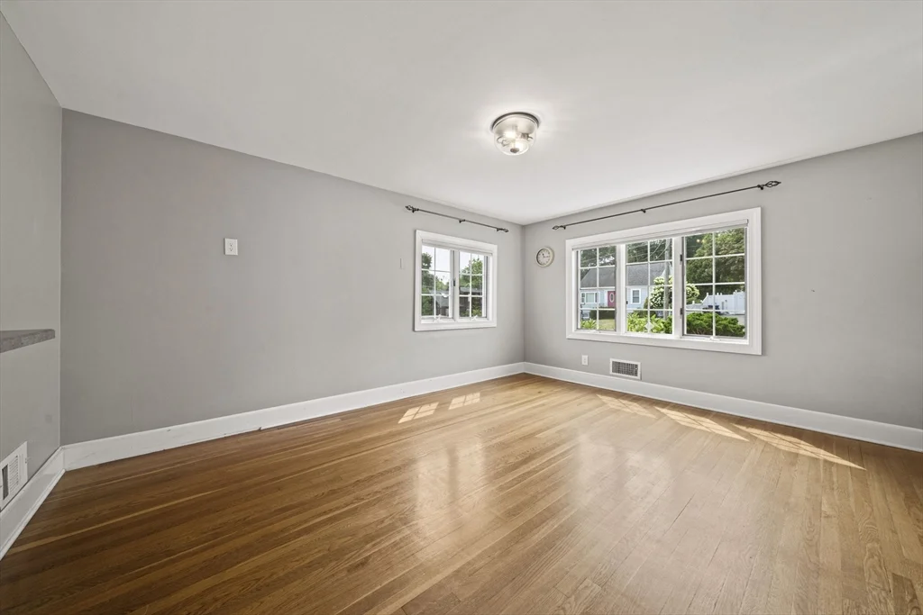 3 bed, 2 bath apartment for rent at 28 Hillside Ave, Stoneham — photo 10 of 36