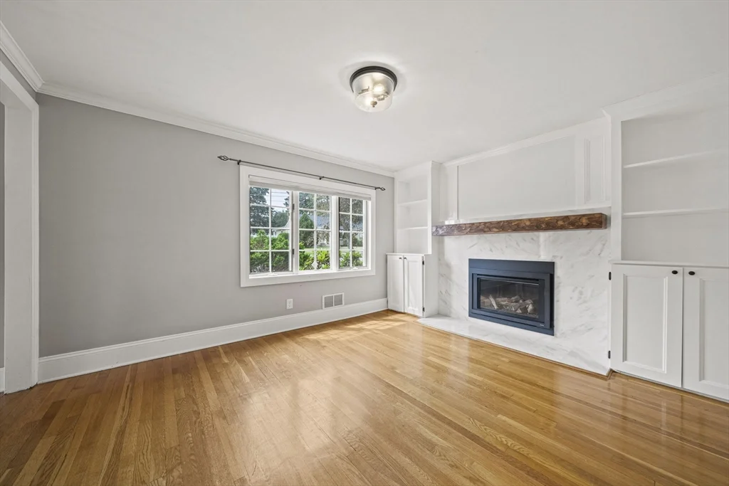 3 bed, 2 bath apartment for rent at 28 Hillside Ave, Stoneham — photo 13 of 36