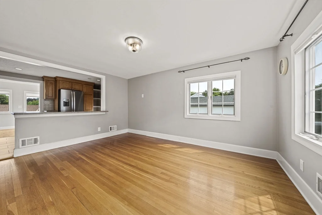 3 bed, 2 bath apartment for rent at 28 Hillside Ave, Stoneham — photo 11 of 36