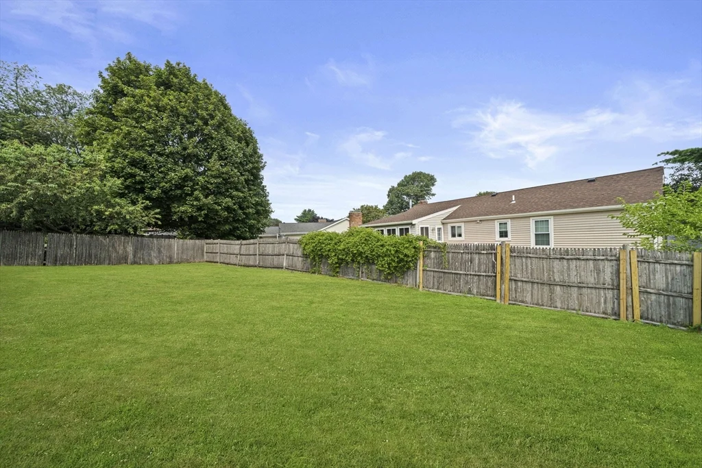 3 bed, 2 bath apartment for rent at 28 Hillside Ave, Stoneham — photo 33 of 36