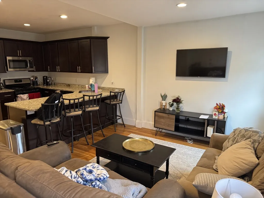 3 bed, 2 bath apartment for rent at 28 Howell St Unit 3, Dorchester — photo 5 of 11