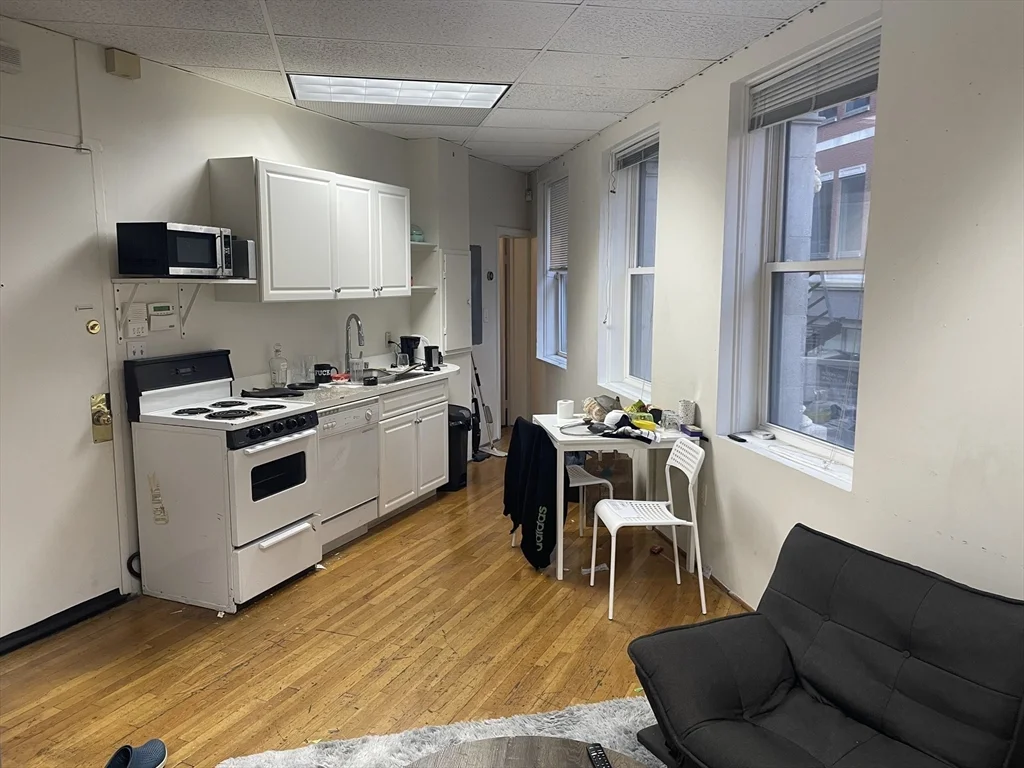 2 bed, 1 bath apartment for rent at 28 Kingston St Unit 2, Leather District — photo 3 of 7