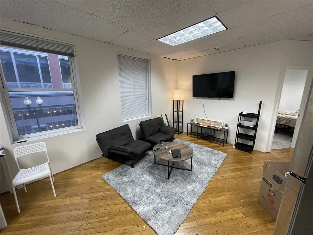 2 bed, 1 bath apartment for rent at 28 Kingston St Unit 2, Leather District — photo 2 of 7