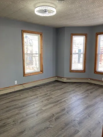 3 bed, 1 bath apartment for rent at 28 Lake St Unit 2, Ward Two — photo 5 of 15