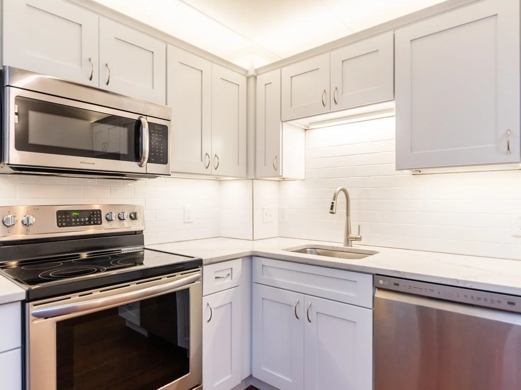 2 bed, 1 bath apartment for rent at 28 Lee St Unit 6, Mid Cambridge — photo 3 of 19