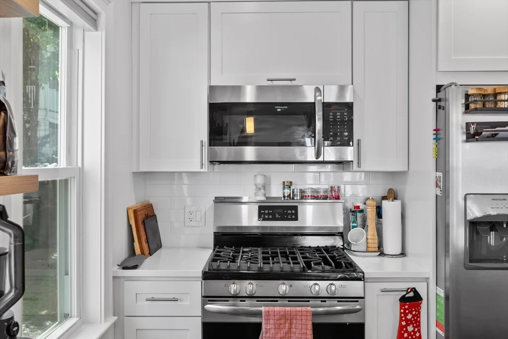 3 bed, 2 bath apartment for rent at 28 Leland St Unit 2, Jamaica Plain — photo 9 of 24