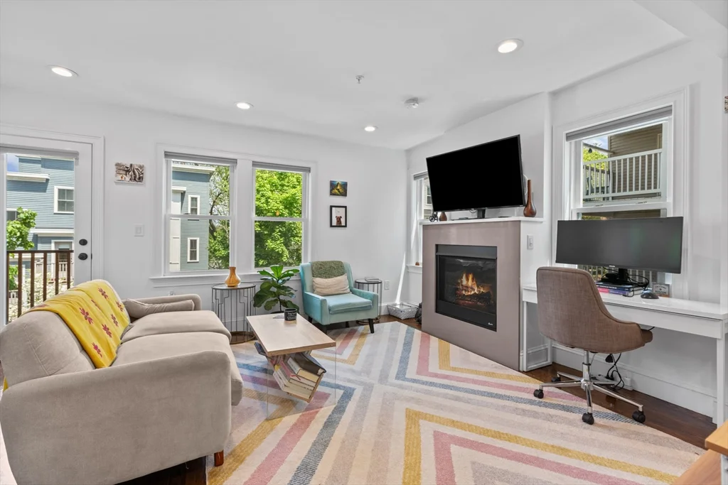 3 bed, 2 bath apartment for rent at 28 Leland St Unit 2, Jamaica Plain — photo 4 of 24