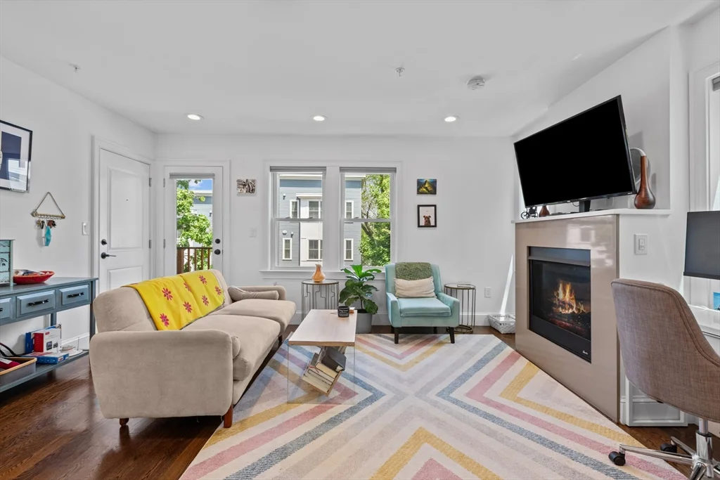 3 bed, 2 bath apartment for rent at 28 Leland St Unit 2, Jamaica Plain — photo 3 of 24