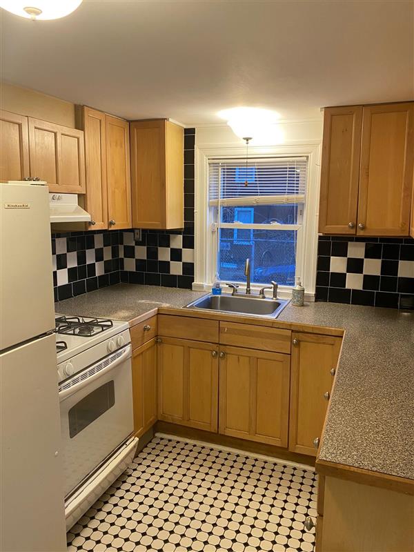 2 bed, 1 bath apartment for rent at 28 Linden Ave Unit 1, Spring Hill