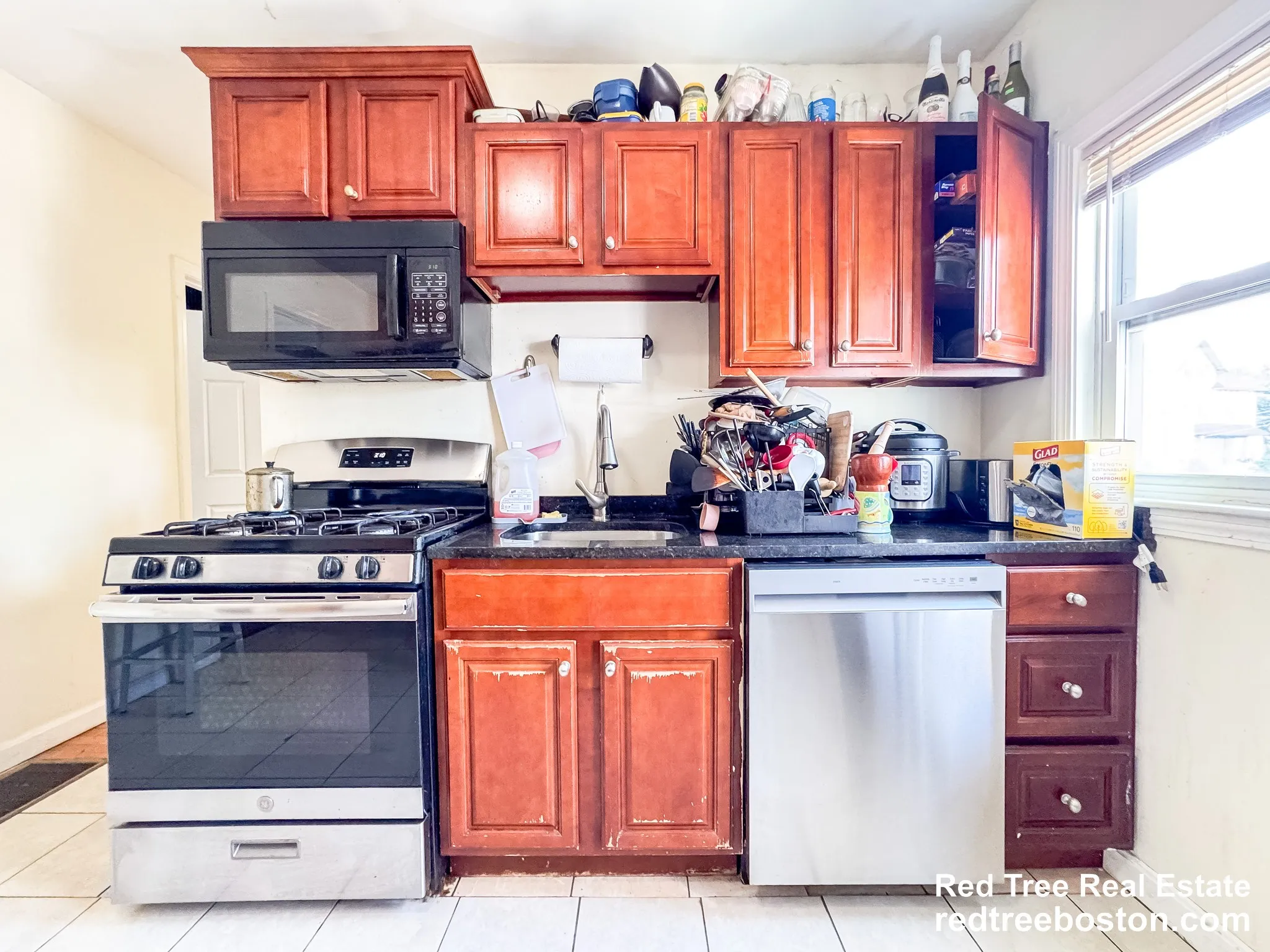 5 bed, 2 bath apartment for rent at 28 Linden St Unit 1, Allston — photo 4 of 18