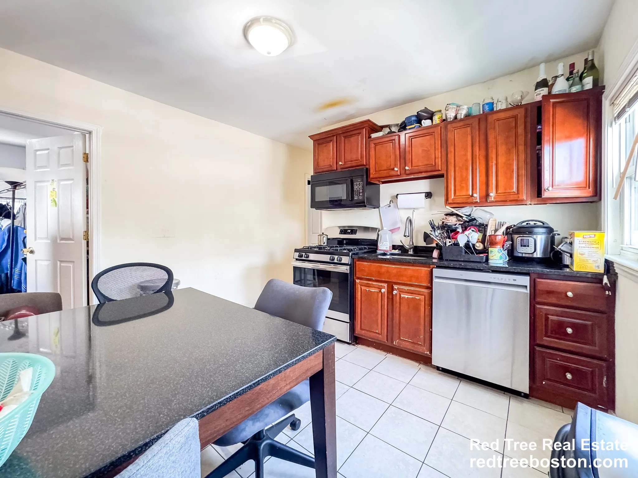 5 bed, 2 bath apartment for rent at 28 Linden St Unit 1, Allston — photo 6 of 18