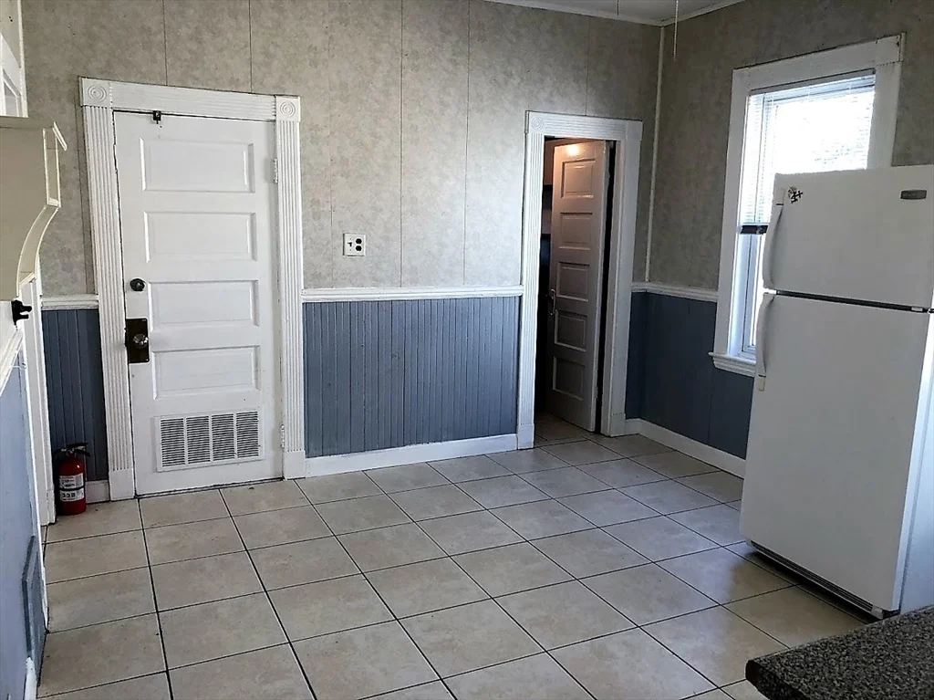 3 bed, 1 bath apartment for rent at 28 Litchfield St Unit 3, Brighton — photo 6 of 11
