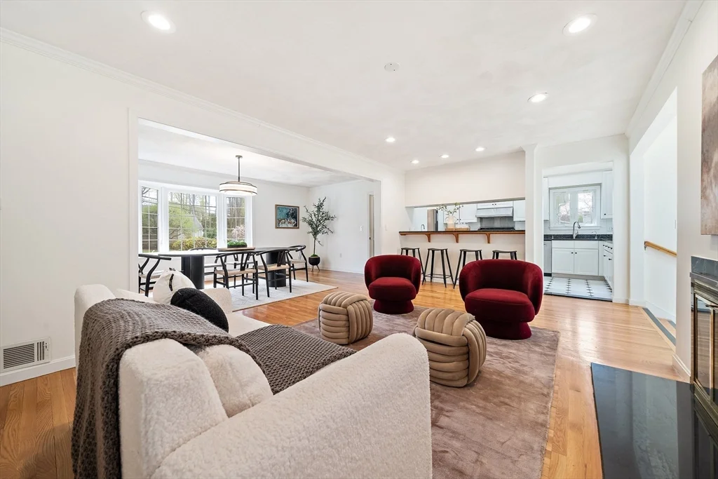 5 bed, 4+ bath apartment for rent at 28 Mansfield Rd, Wellesley — photo 2 of 41