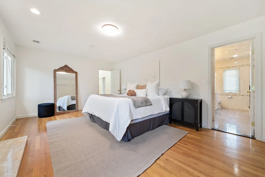 5 bed, 4+ bath apartment for rent at 28 Mansfield Rd, Wellesley — photo 22 of 41