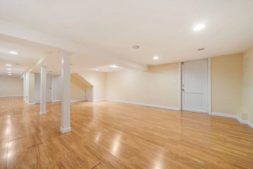 5 bed, 4+ bath apartment for rent at 28 Mansfield Rd, Wellesley — photo 33 of 41
