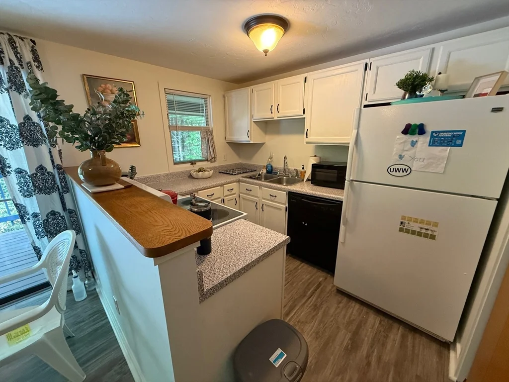2 bed, 2 bath apartment for rent at 28 Maria Ave Unit C, Southbridge — photo 3 of 11