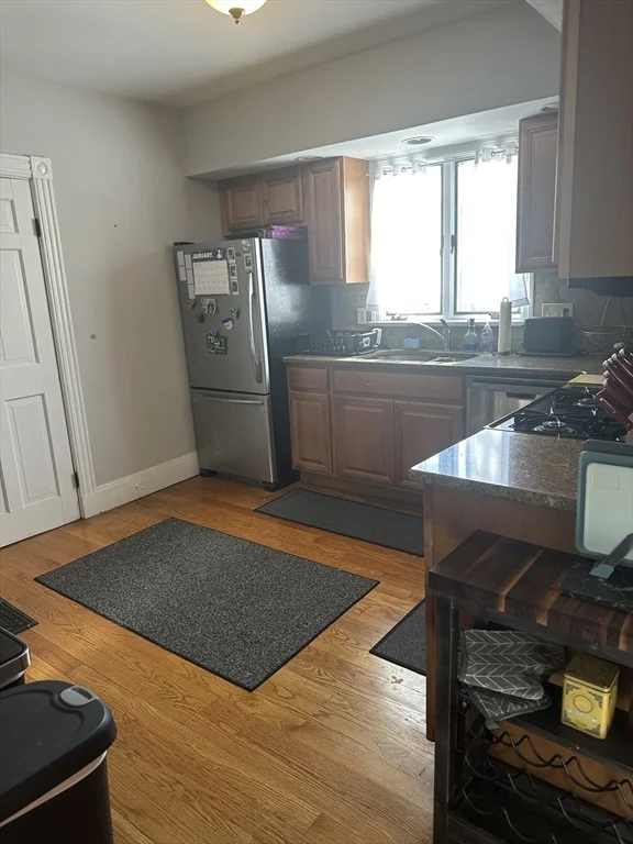 2 bed, 1 bath apartment for rent at 28 Marion Unit 1, Belmont — photo 6 of 10