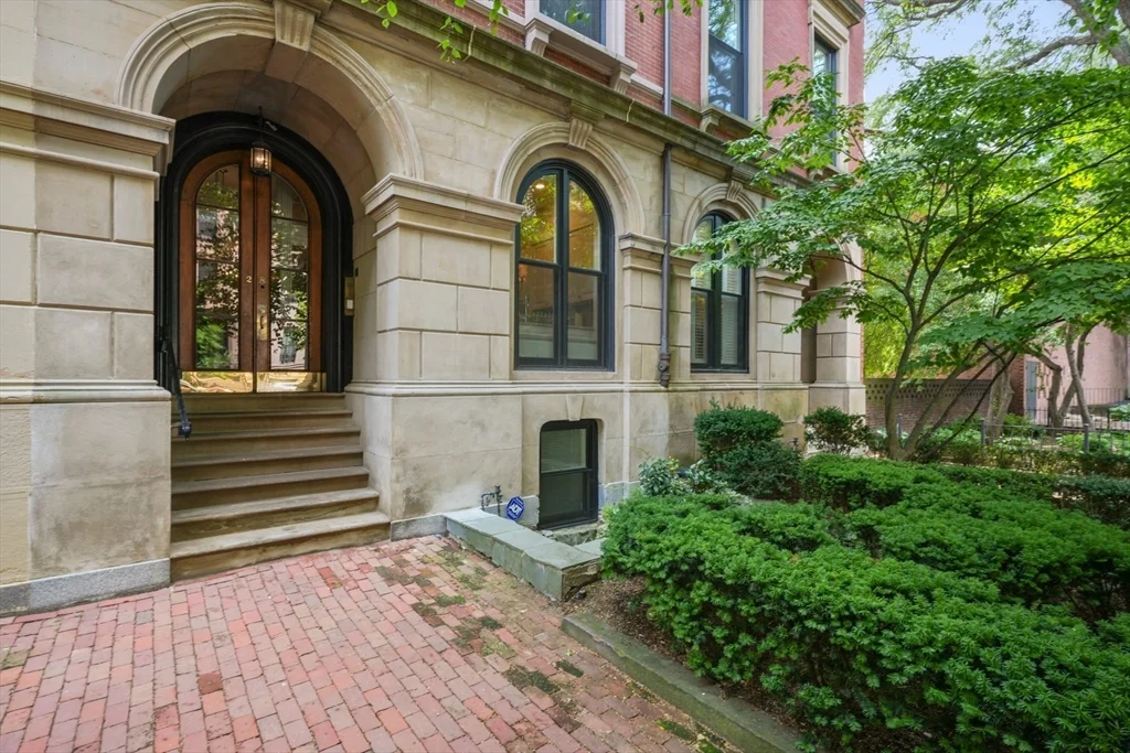 2 bed, 2 bath apartment for rent at 28 Marlborough St Unit 1, Back Bay — photo 20 of 22