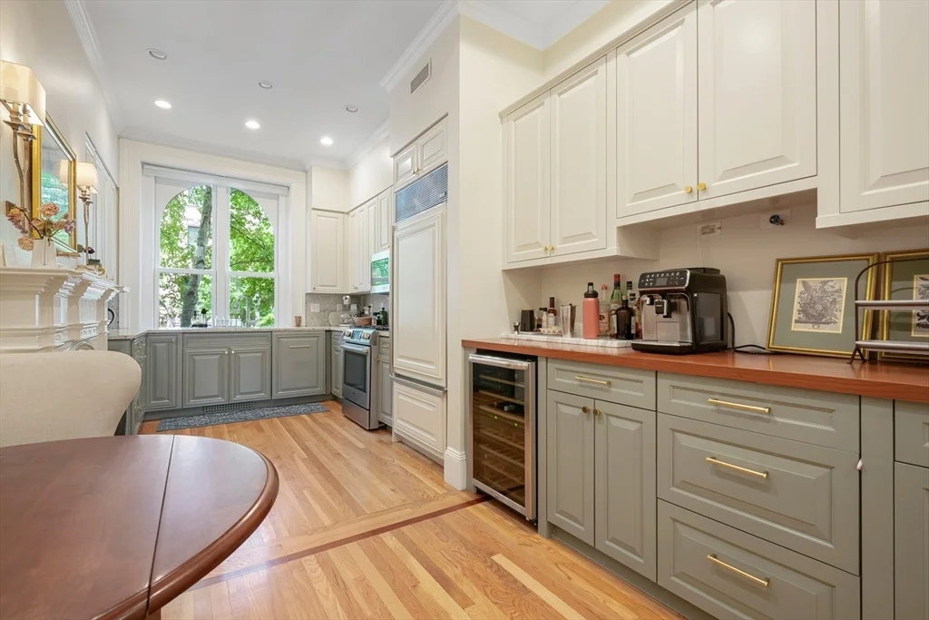 2 bed, 2 bath apartment for rent at 28 Marlborough St Unit 1, Back Bay — photo 8 of 22