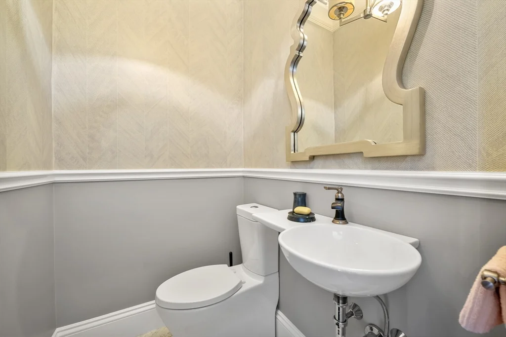 2 bed, 2 bath apartment for rent at 28 Marlborough St Unit 2, Back Bay — photo 4 of 21
