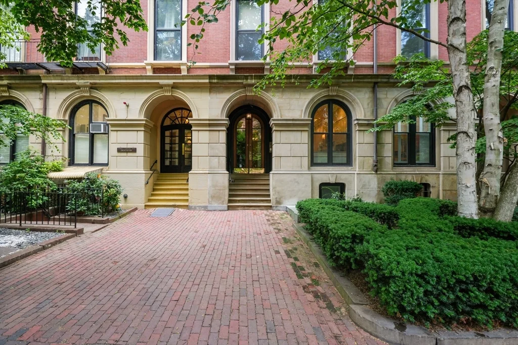 2 bed, 2 bath apartment for rent at 28 Marlborough St Unit 2, Back Bay — photo 19 of 21