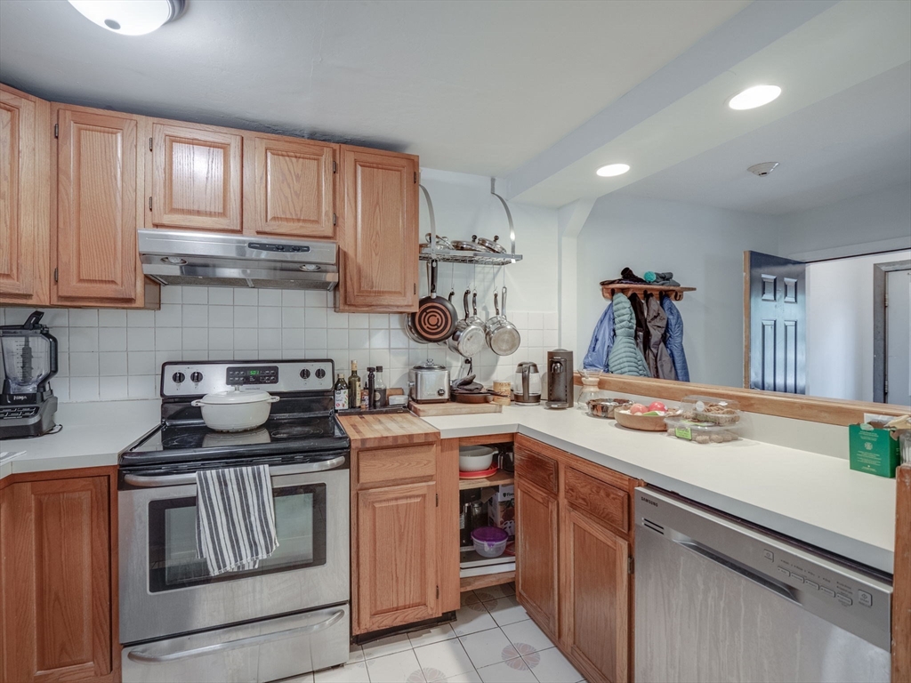 1 bed, 1 bath apartment for rent at 28 Mercer Unit 1, South Boston — photo 6 of 28