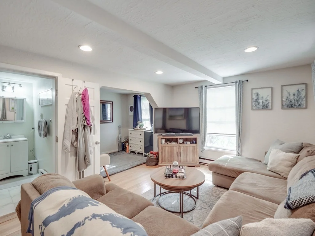 1 bed, 1 bath apartment for rent at 28 Mercer Unit 2, South Boston