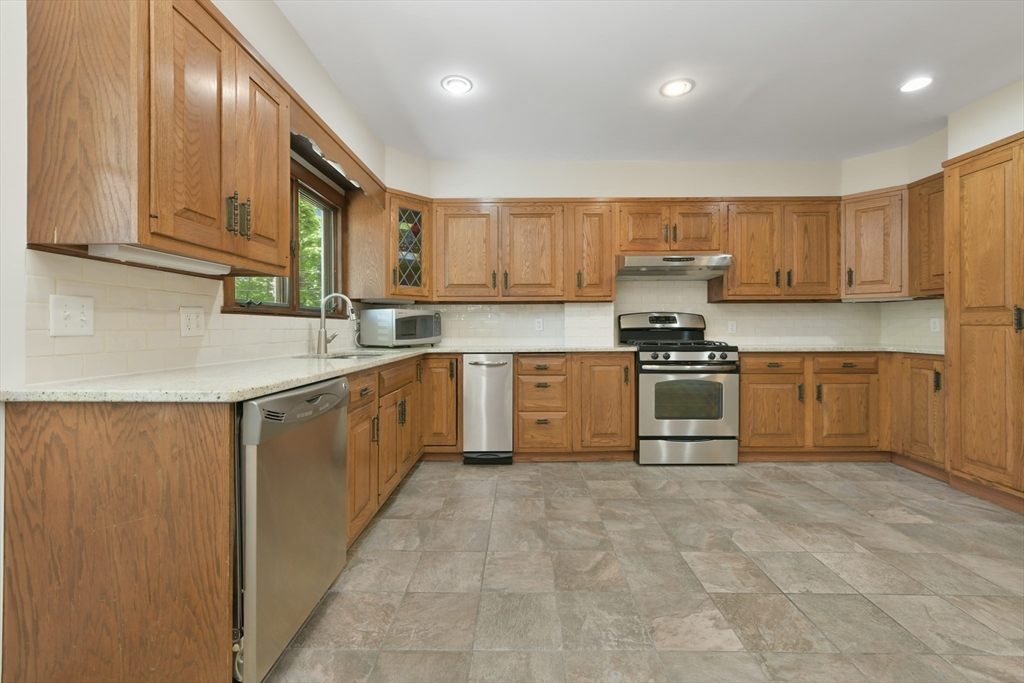 5 bed, 2 bath apartment for rent at 28 Meredith St, West Roxbury — photo 12 of 37