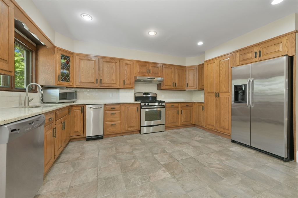 5 bed, 2 bath apartment for rent at 28 Meredith St, West Roxbury — photo 14 of 37