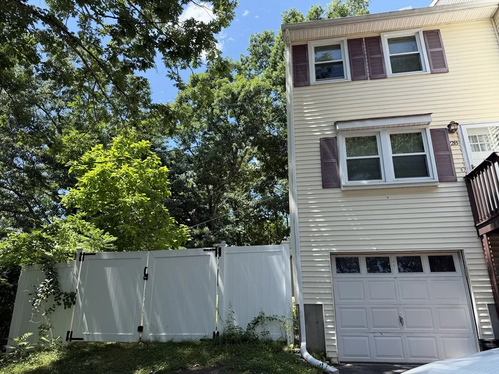 2 bed, 1 bath apartment for rent at 28 Mildred Ave Unit 1, Worcester — photo 4 of 17