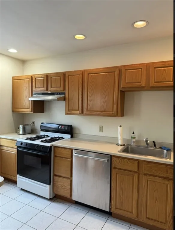 1 bed, 1 bath apartment for rent at 28 Milford Unit 3, South End — photo 4 of 22