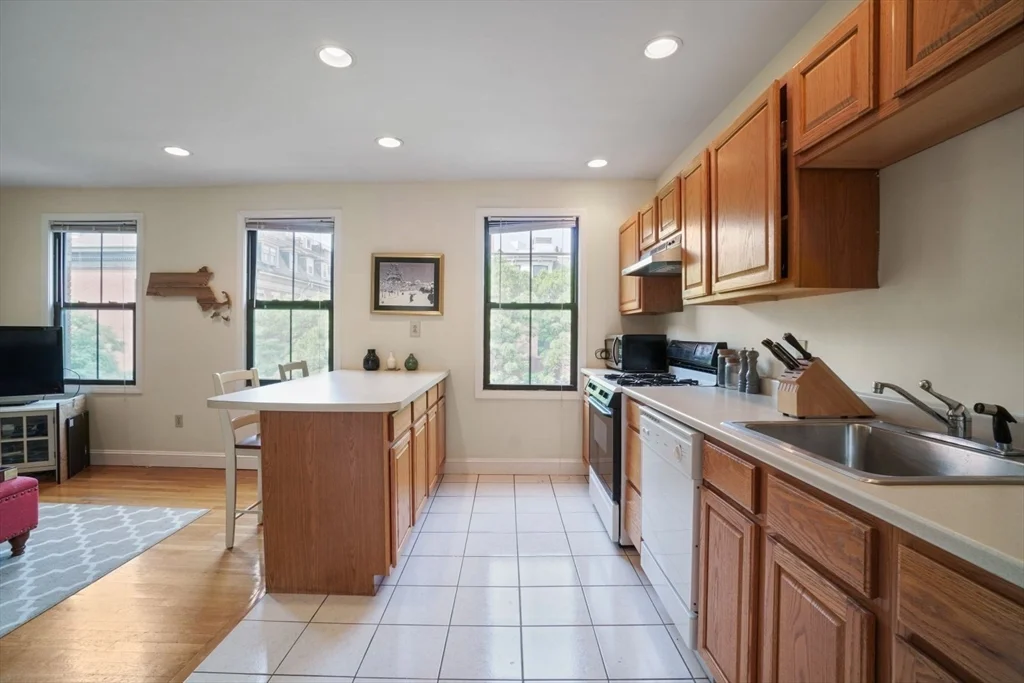 1 bed, 1 bath apartment for rent at 28 Milford Unit 3, South End