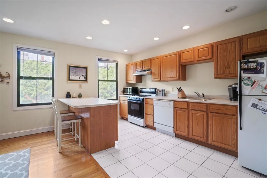 1 bed, 1 bath apartment for rent at 28 Milford Unit 3, South End — photo 2 of 22
