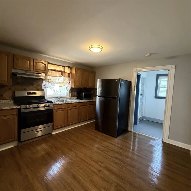 3 bed, 1 bath apartment for rent at 28 Minot St Unit 3, Lynn — photo 12 of 13