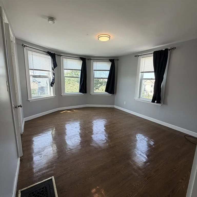 3 bed, 1 bath apartment for rent at 28 Minot St Unit 3, Lynn — photo 2 of 13