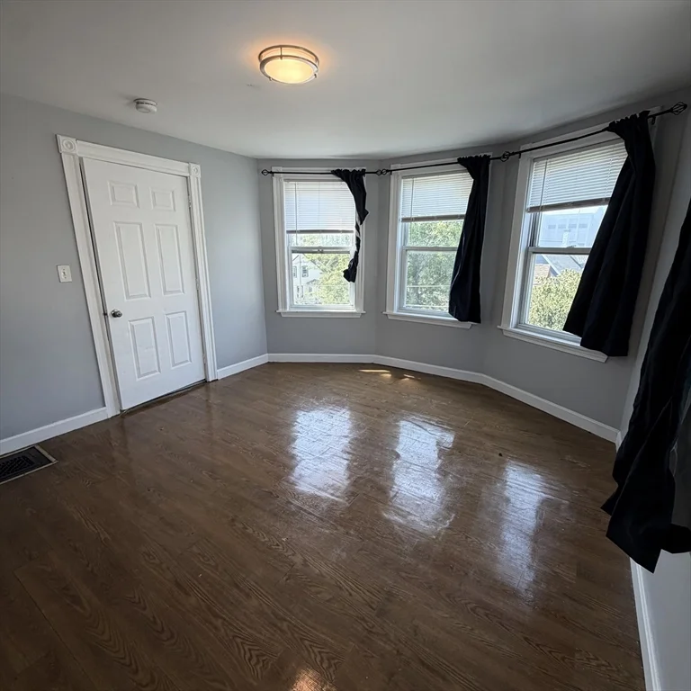 3 bed, 1 bath apartment for rent at 28 Minot St Unit 3, Lynn — photo 3 of 13