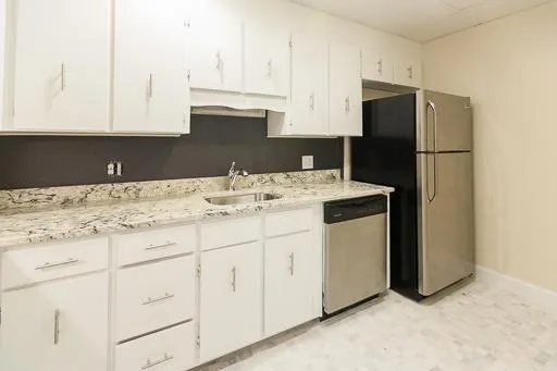 3 bed, 1 bath apartment for rent at 28 Monmouth St Unit 2, Eagle Hill — photo 3 of 12