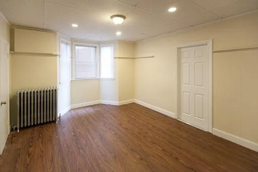 3 bed, 1 bath apartment for rent at 28 Monmouth St Unit 2, Eagle Hill — photo 6 of 12