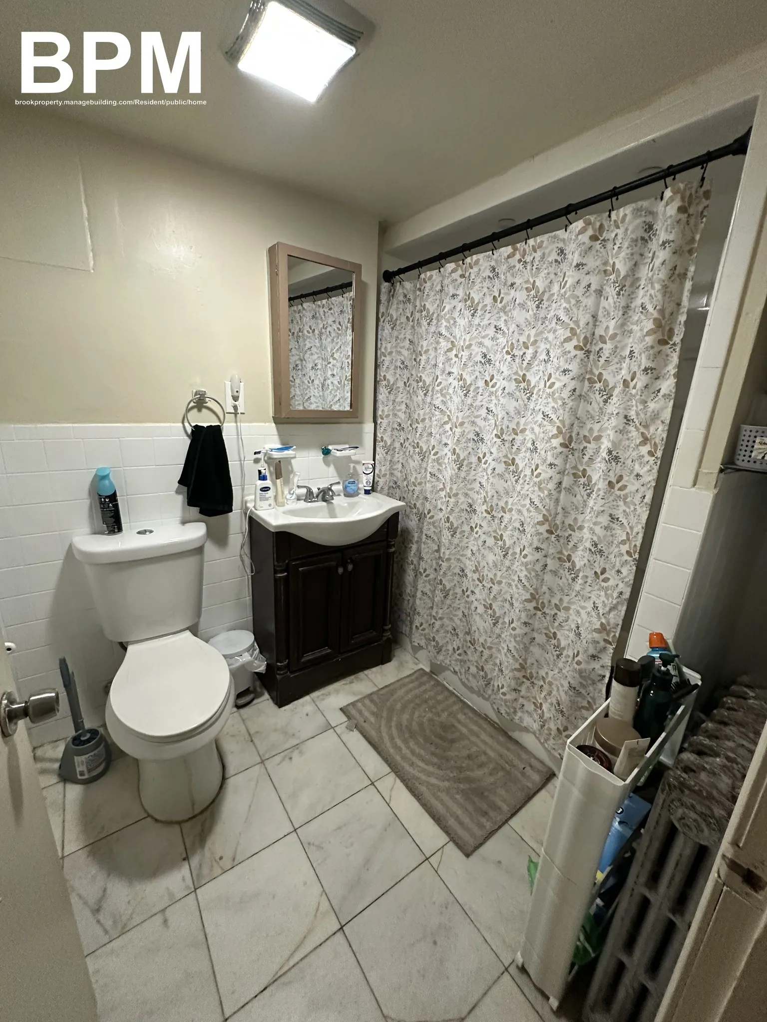 3 bed, 1 bath apartment for rent at 28 Monmouth St Unit 2, Eagle Hill — photo 2 of 12