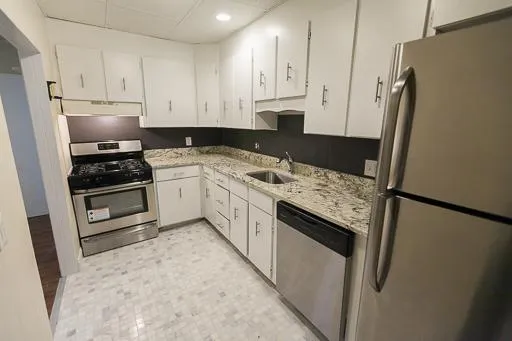 3 bed, 1 bath apartment for rent at 28 Monmouth St Unit 2, Eagle Hill — photo 4 of 12